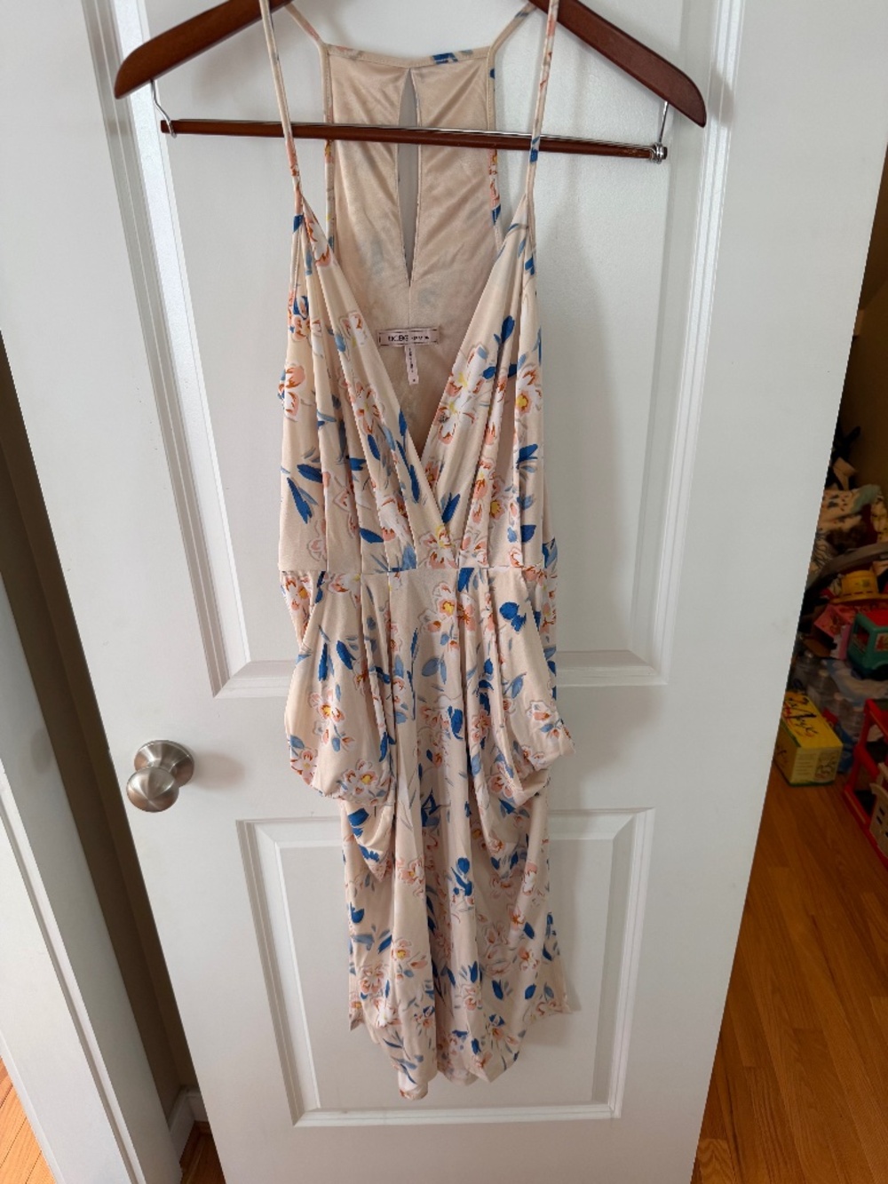 BCBGeneration Floral Romper – Size M – Cream/Peach/Blue